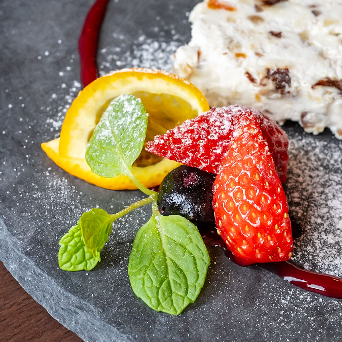 カッサータ 季節のフルーツ添え カッサータ 季節のフルーツ添え