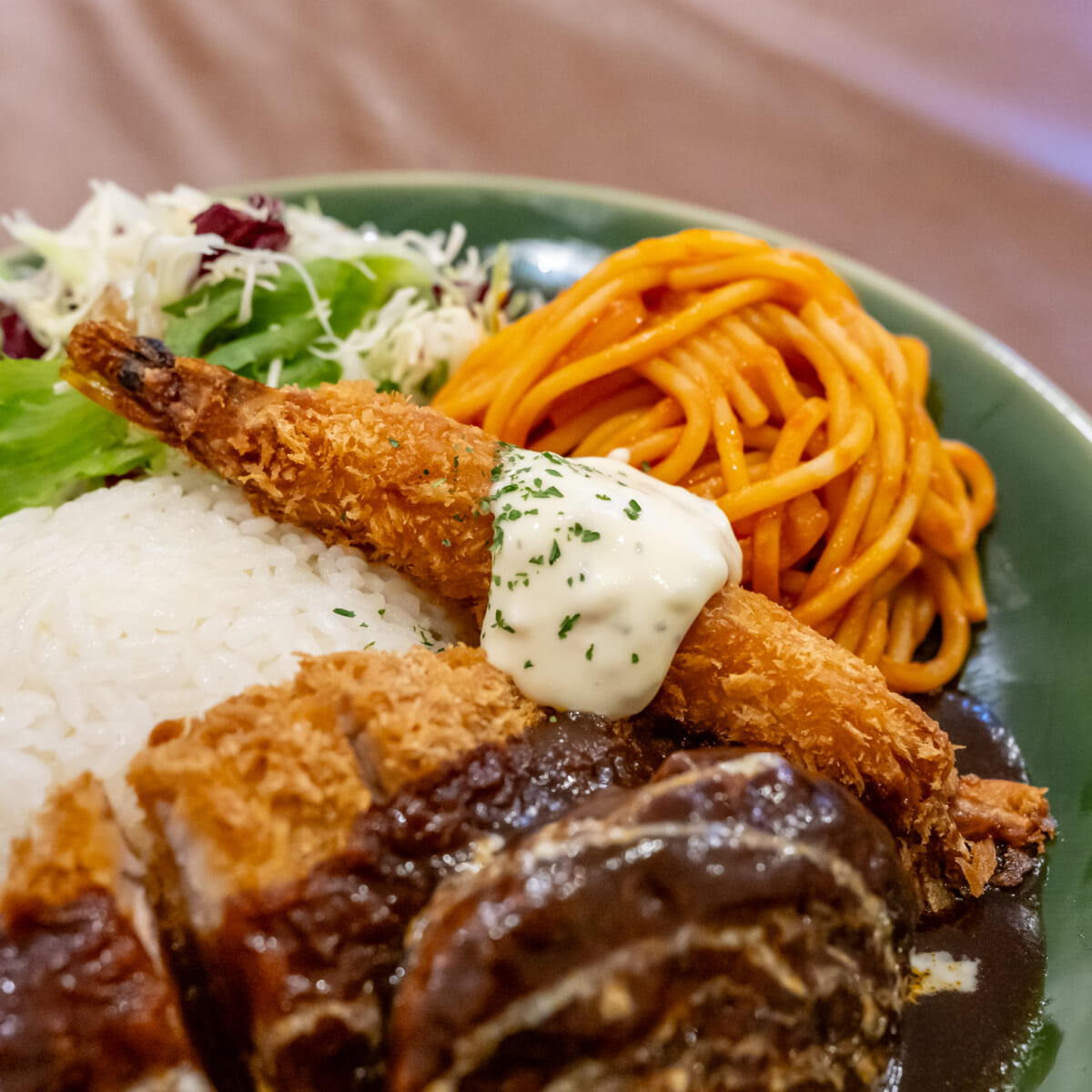 ハウステンボス/とっとっと「スペシャルトルコライス」エビフライ