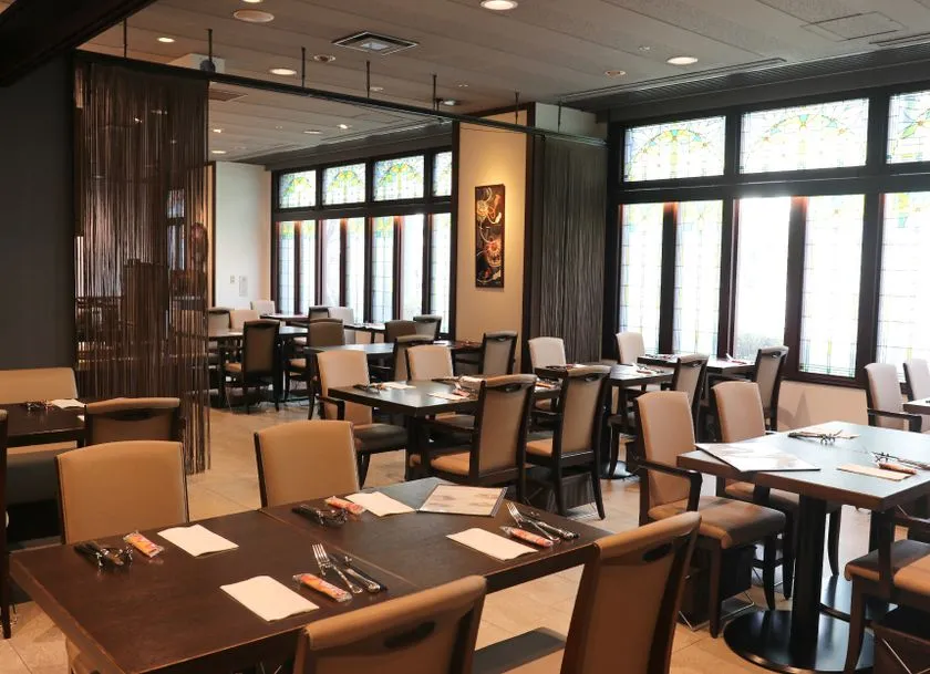 fine dining 山科の店内