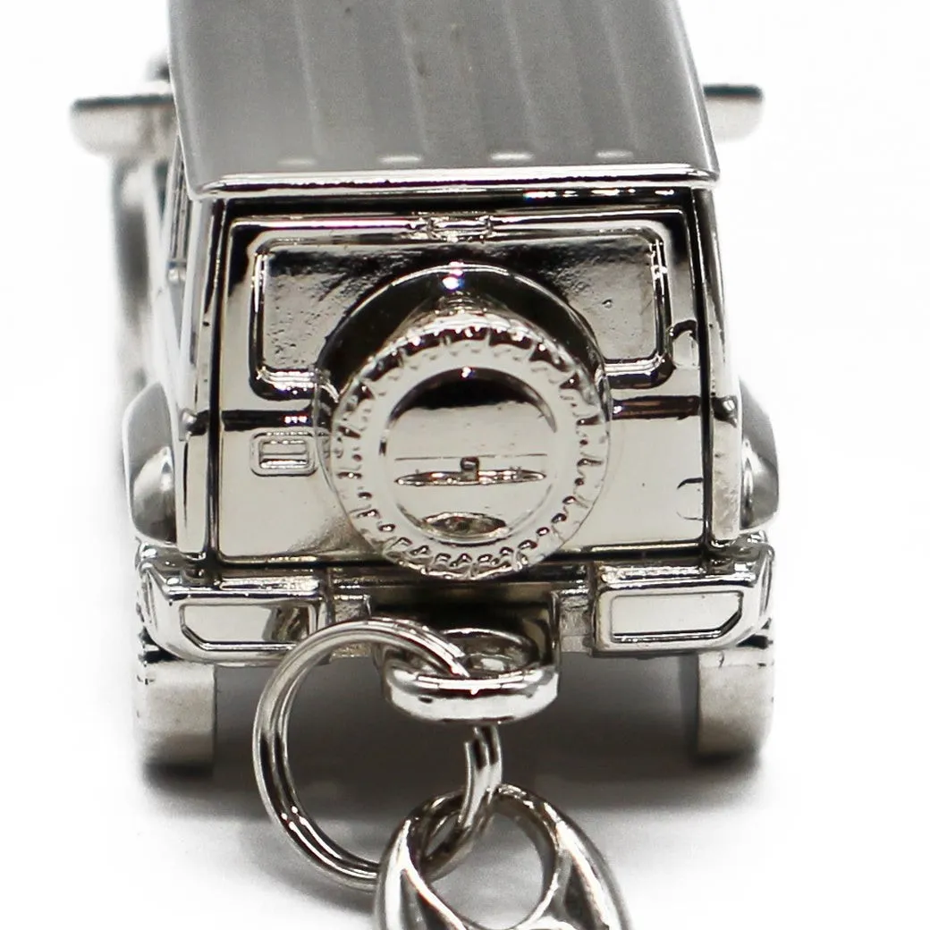 キーチェーン背面のスペアタイヤ造形と接続金具