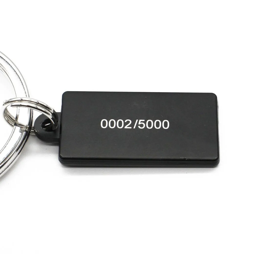 0002/5000の刻印が入った限定プレート