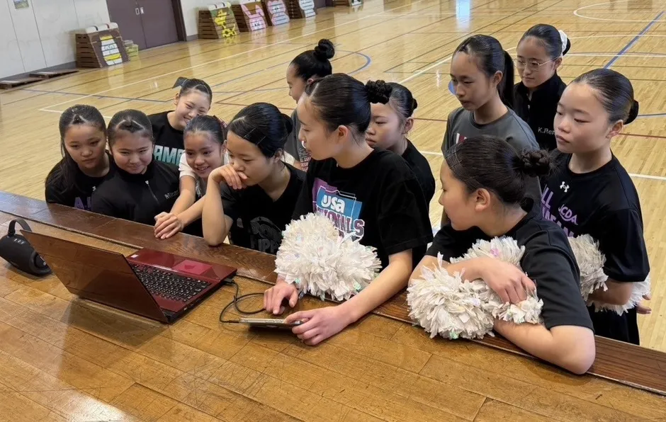 POM PUPPYS glow中学生メンバーの集合写真