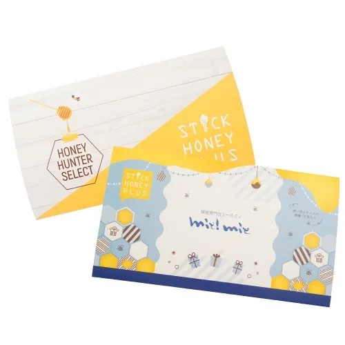 国産蜂蜜10種の食べ比べセットと小物を並べたイメージ