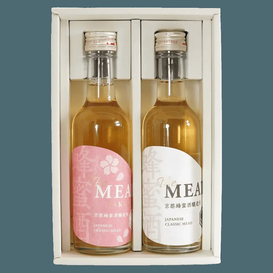 紅白2本の蜂蜜酒を収めたギフトボックス