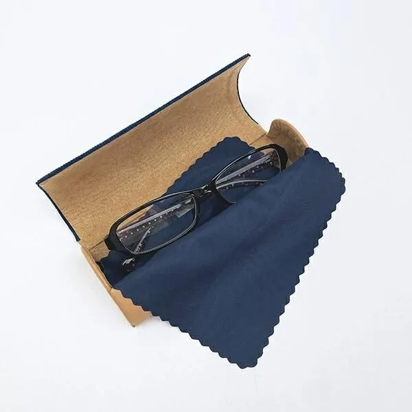 アストロデザインのメガネケース使用イメージ