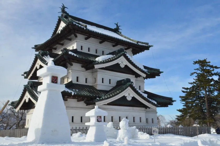 弘前城雪燈籠まつりの会場風景