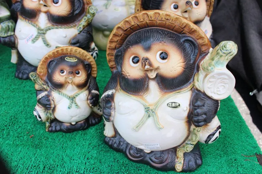 三嶋大社で開催される全国大陶器市の会場風景