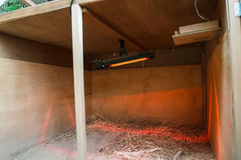 小屋内部のヒーターと断熱環境