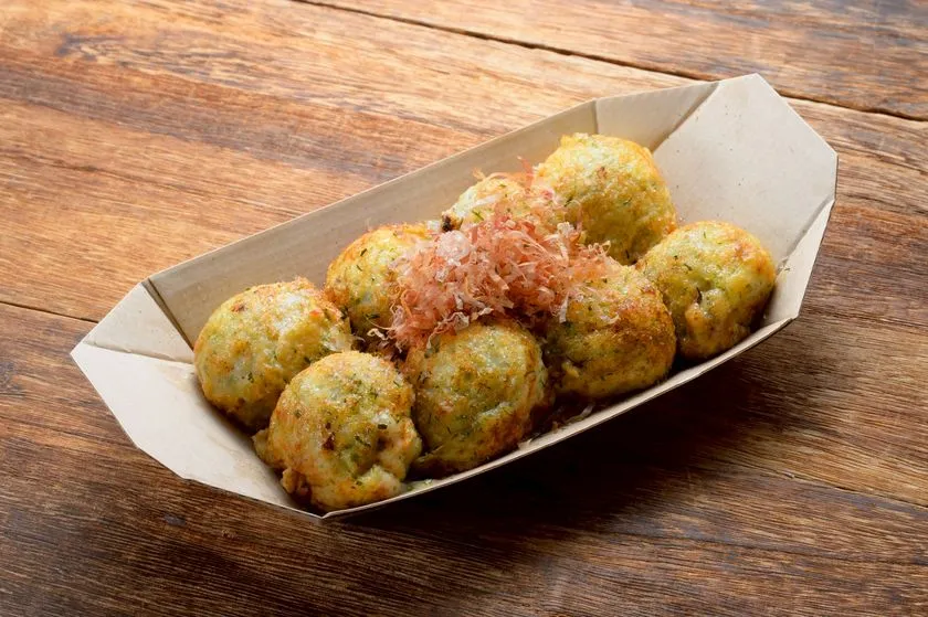 シンプル仕上げの名物塩たこ焼き