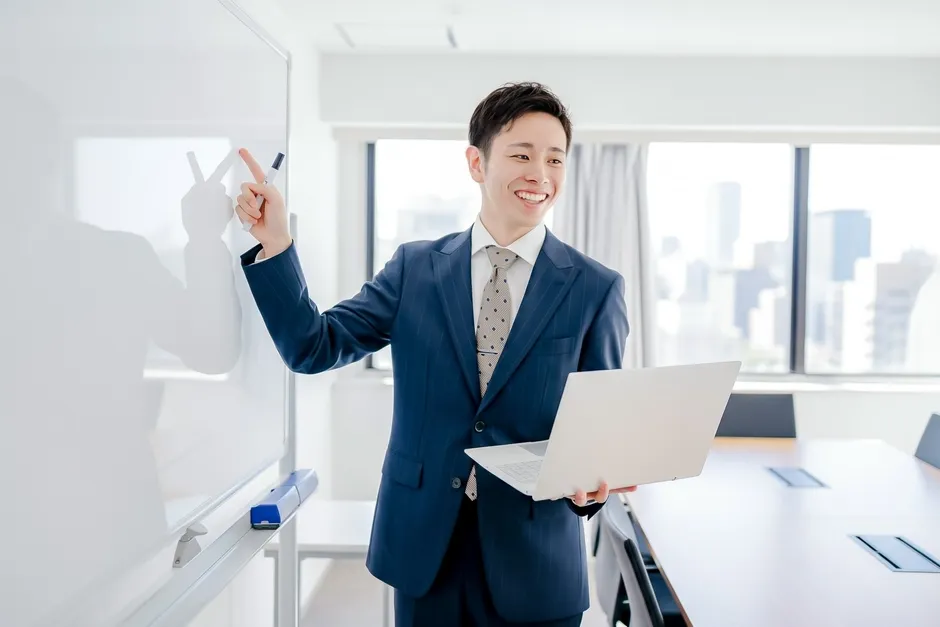 FC加盟説明会でオンライン商談体制を説明するイメージ