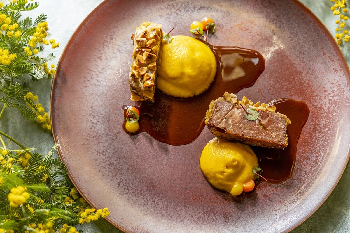 オーストラリア産ラムショルダーのベニエ 人参のエスプーマ