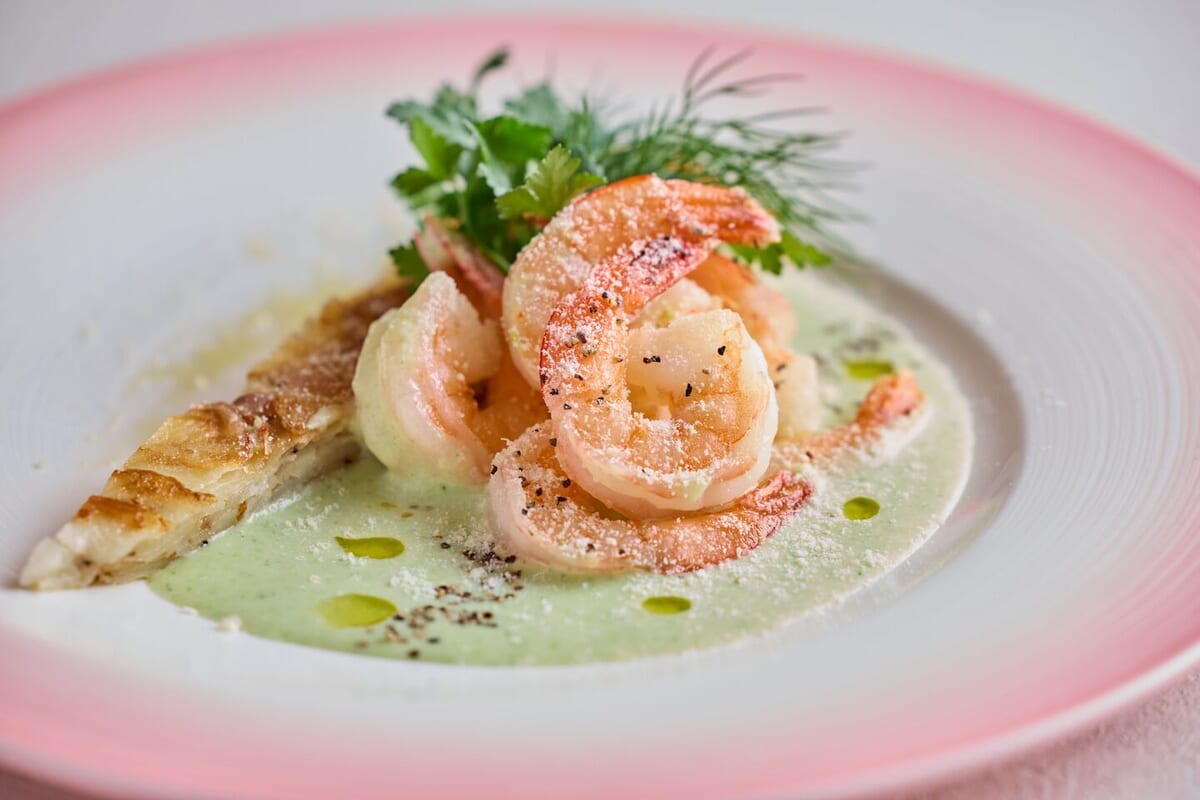 ランチ限定「海老のハーブソテーとポテトガレット アスパラクリームソース」