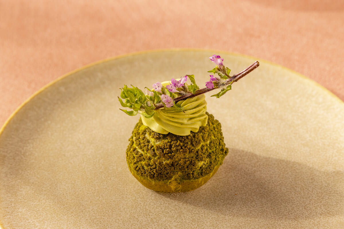 抹茶のシュークリーム