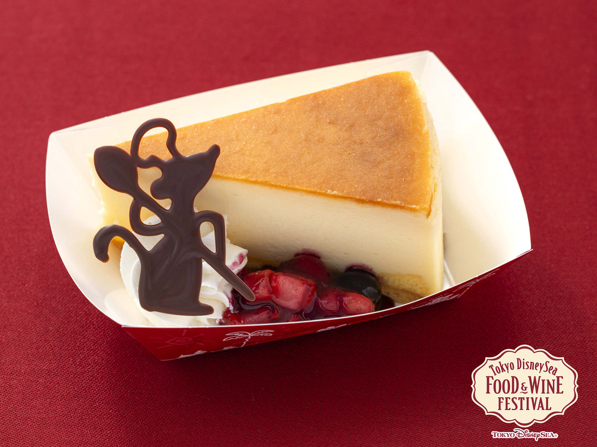 チーズケーキ、ミックスベリーソース