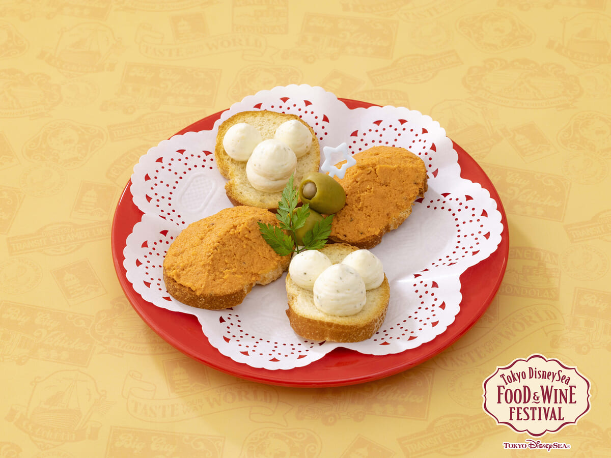 2種のカナッペ(スモークチキンムース、チーズ)