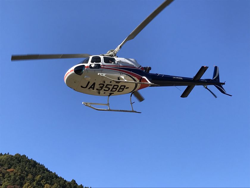 ヘリコプター 機体 東京ヘリポート