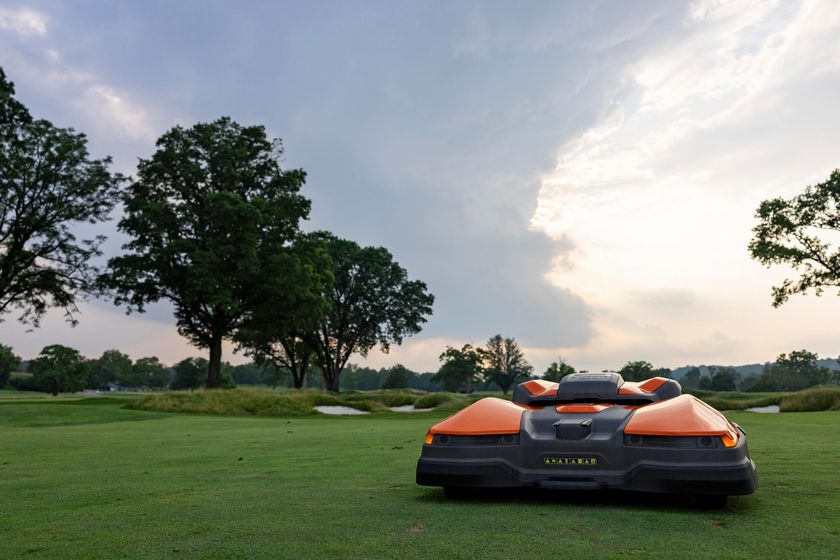 ゴルフ場を管理するハスクバーナ CEORA