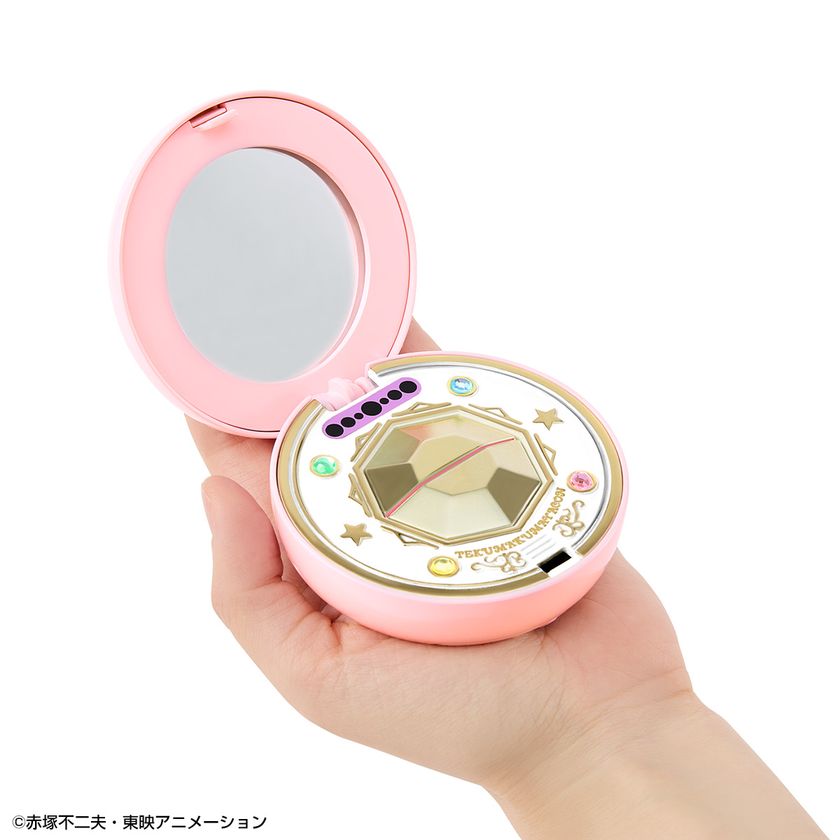 バンダイ Special Memorize ひみつのアッコちゃん テクマクマヤコンコンパクト 使用イメージ 手のひらサイズ