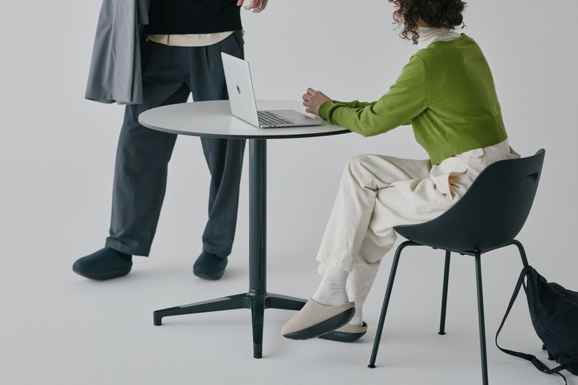 KAMOLEG 2.0 W オフィスでのストレッチ