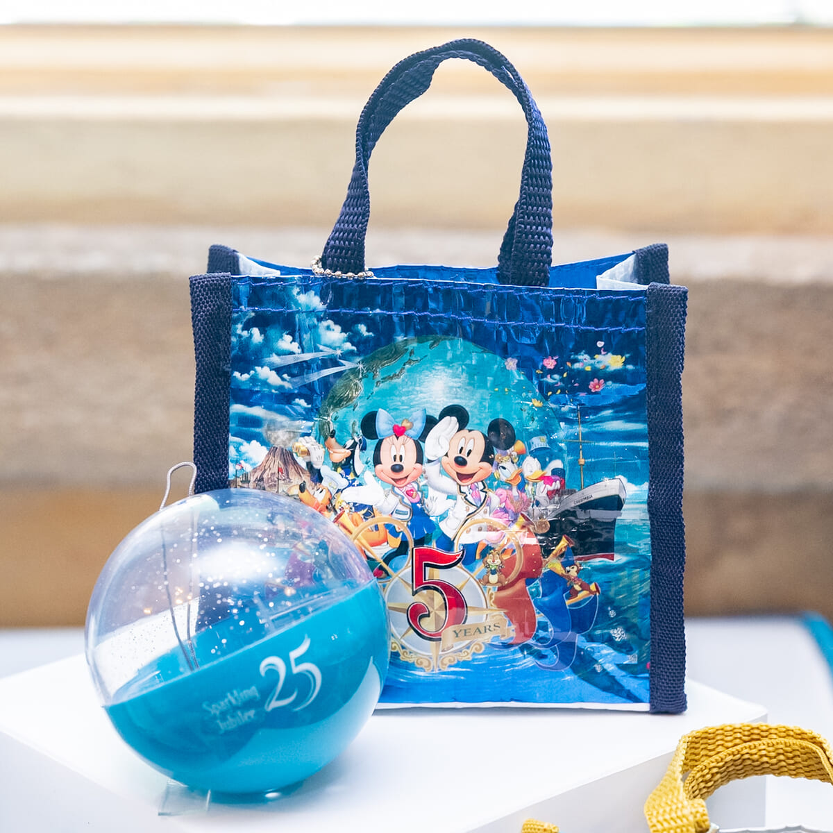 歴代の周年アートが復刻！東京ディズニーシー25周年“スパークリング