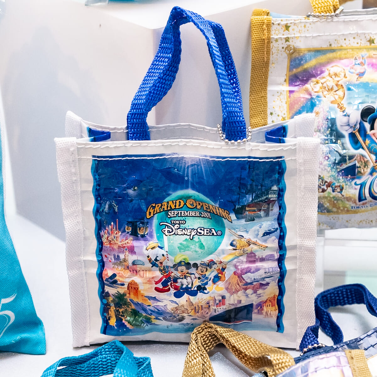 歴代の周年アートが復刻！東京ディズニーシー25周年“スパークリング