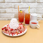 Eggs’n Things「ストロベリークリームパンケーキ」