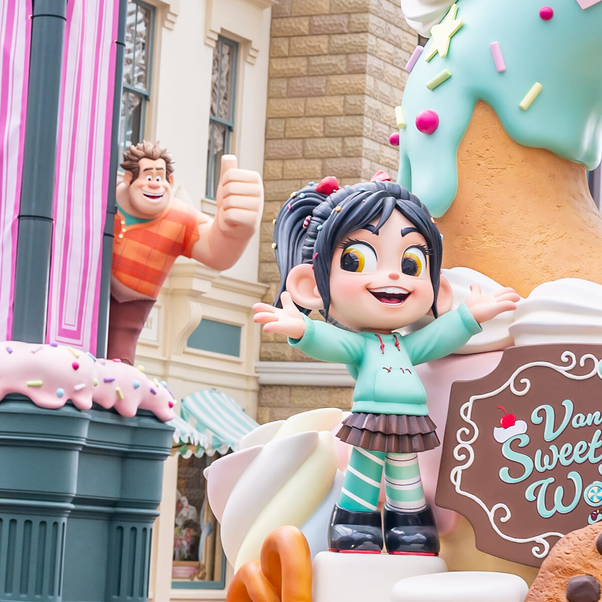 東京ディズニーランド「ディズニー・パルパルーザ」第6弾“ヴァネロペのスウィーツ・ポップ・ワールド” デコレーション2