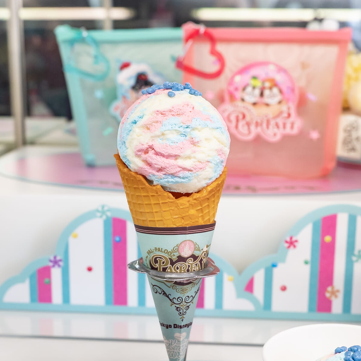 東京ディズニーランド「ディズニー・パルパルーザ“ヴァネロペのスウィーツ・ポップ・ワールド”」カラフルマーブルアイス3