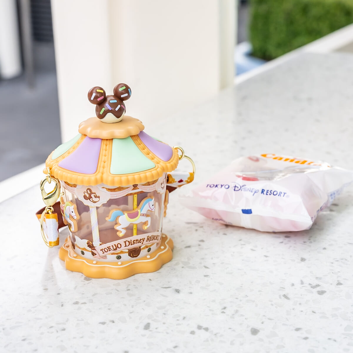 東京ディズニーランド「ディズニー・パルパルーザ“ヴァネロペのスウィーツ・ポップ・ワールド”」グミキャンディー、ミニスナックケース付き2