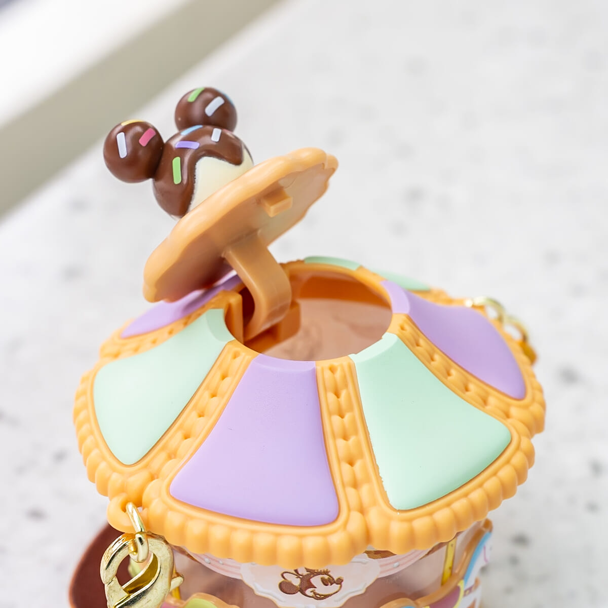 東京ディズニーランド「ディズニー・パルパルーザ“ヴァネロペのスウィーツ・ポップ・ワールド”」グミキャンディー、ミニスナックケース付き4