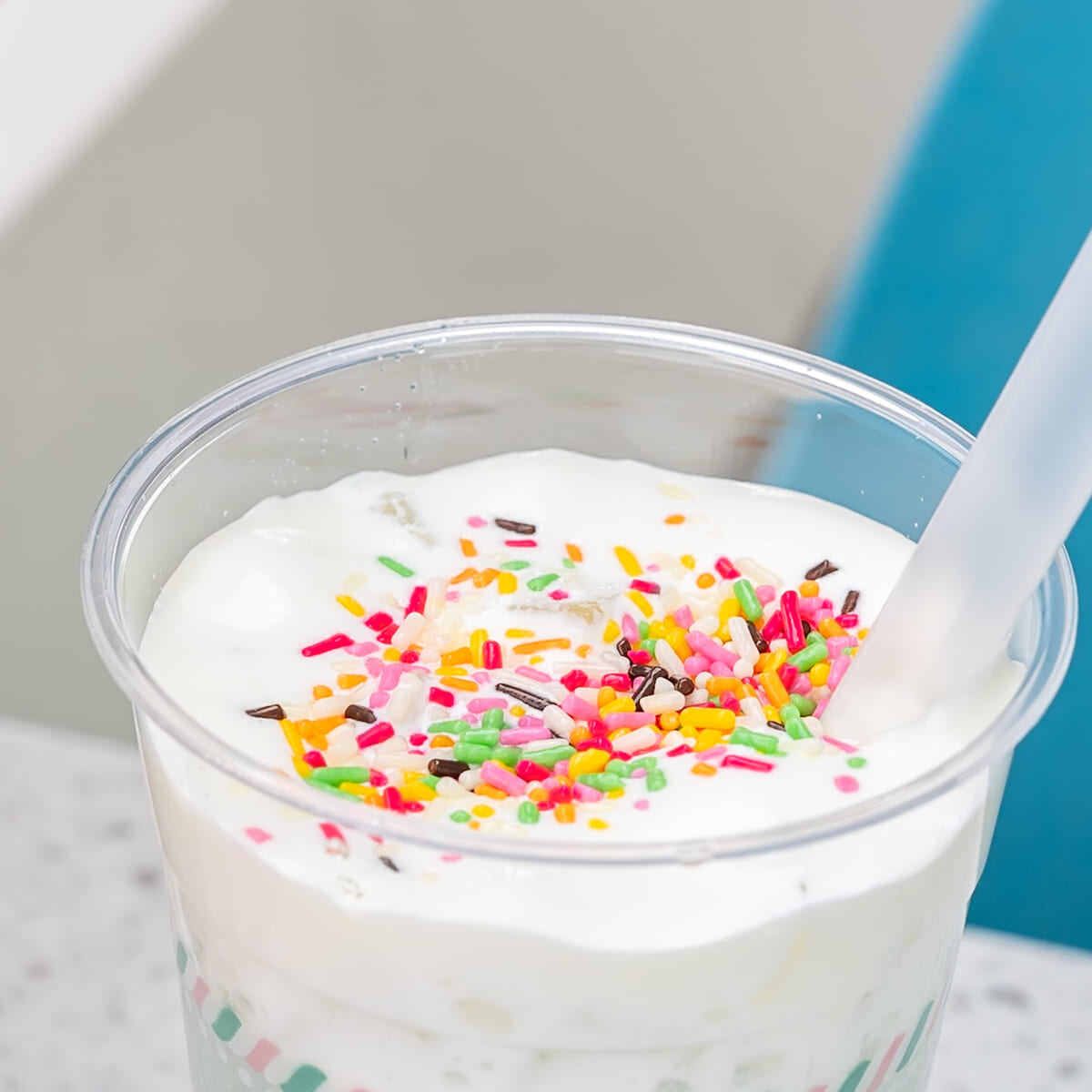 東京ディズニーランド「ディズニー・パルパルーザ“ヴァネロペのスウィーツ・ポップ・ワールド”」スパークリングドリンク（ピーチ＆グリーンアップルシロップ）3