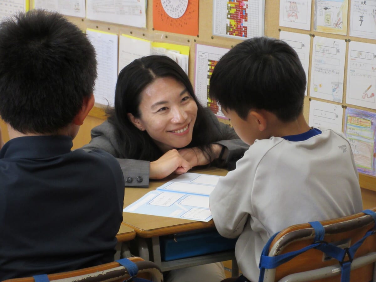 齋藤 里香さん 元ウエイトリフティング選手 静岡サレジオ小学校での授業の様子