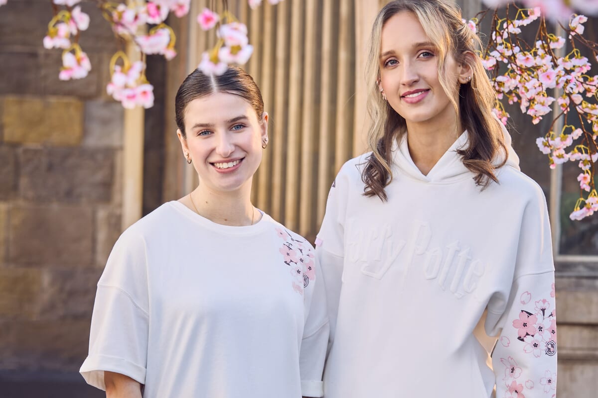 サクラ ホワイト パーカー／サクラ Tシャツ