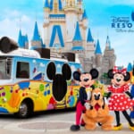 地元の子どもたちと一緒に踊る「東京ディズニーリゾートスペシャルパレード」