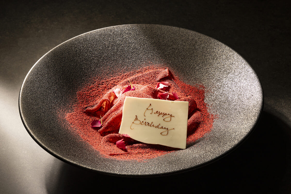 デザートにメッセージプレートを添えて