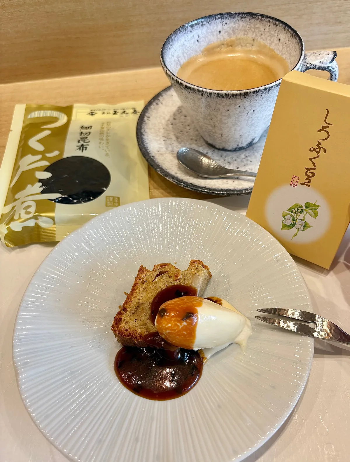 豆のパウンドと昆布キャラメルソース