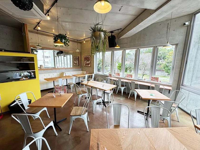 きじむなぁ「国際通り桜坂店」の店内席