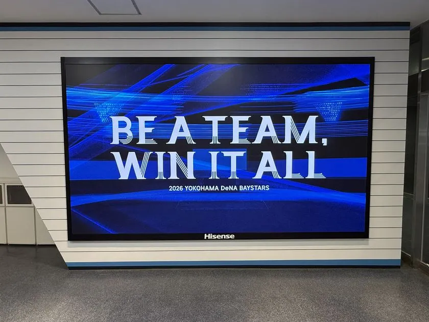 ハイセンス製大型LEDディスプレイに映し出された2026