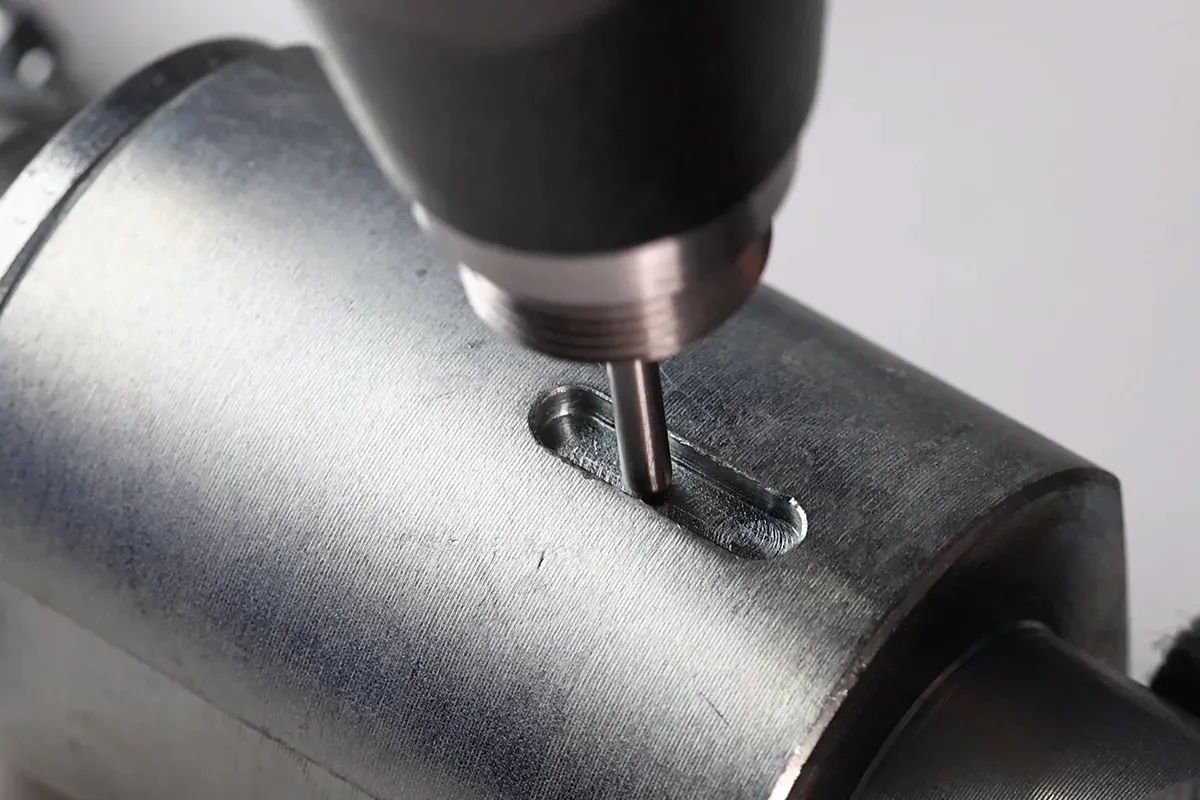 金属パイプの溶接部付近を計測する使用シーン