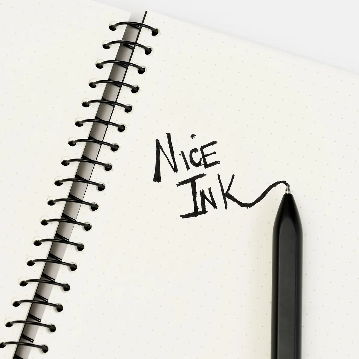 BLACKWINGローラーボールペンの筆記サンプル