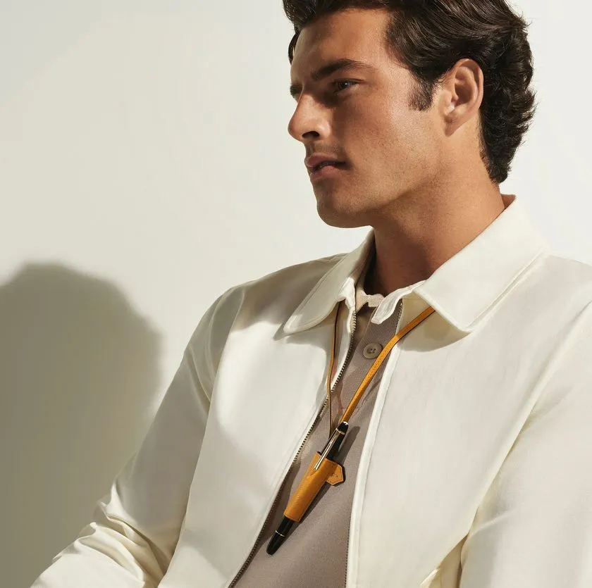 ペンを身に着けられるペンループネックレス