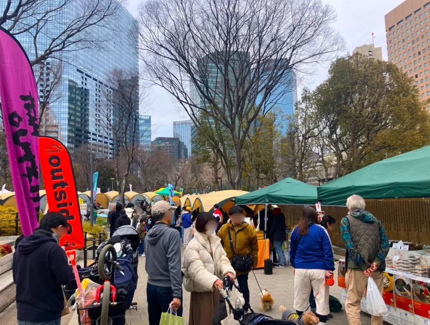 会場入口の賑わい