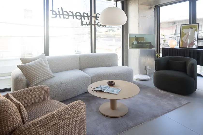 メインリビング展示（昼景）