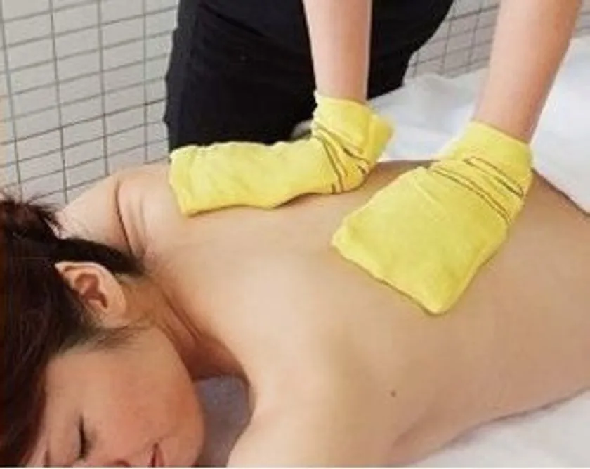 素肌館 アカスリ施術