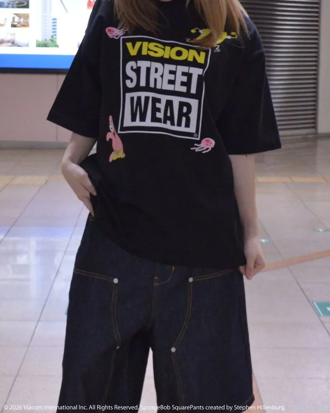 VSWロゴグラフィックTシャツ