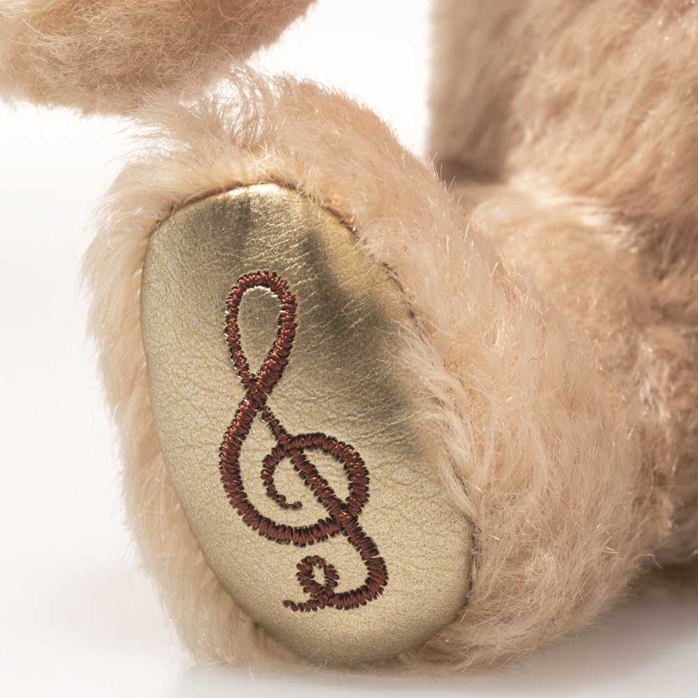 ディズニー くまのプーさん 100周年記念（足の刺繍・ト音記号）