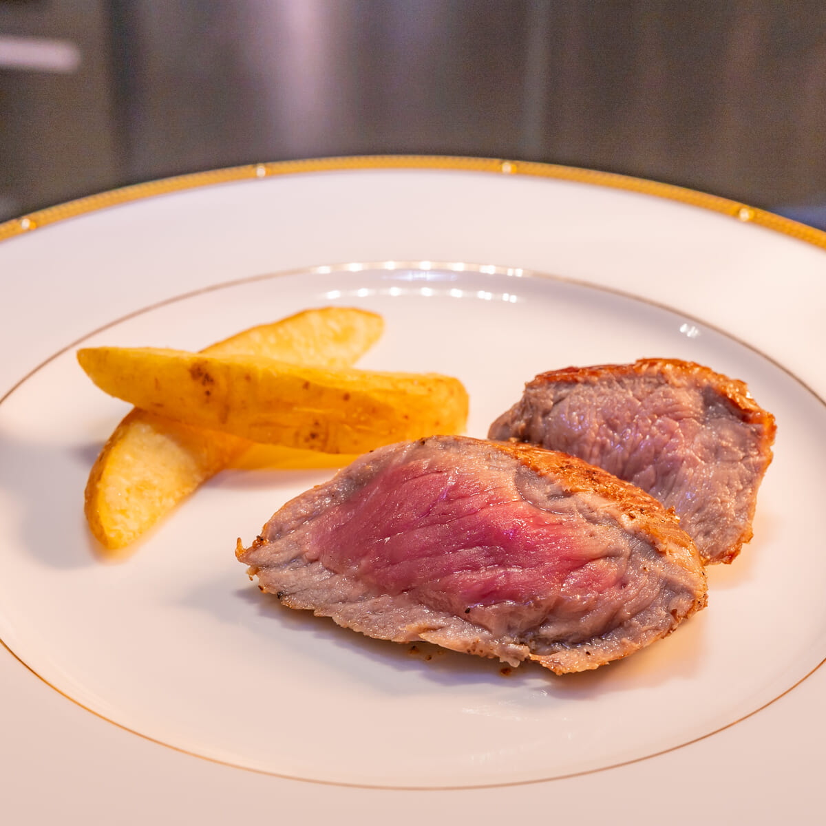 春野菜のグリルを添えたサーロインステーキ2