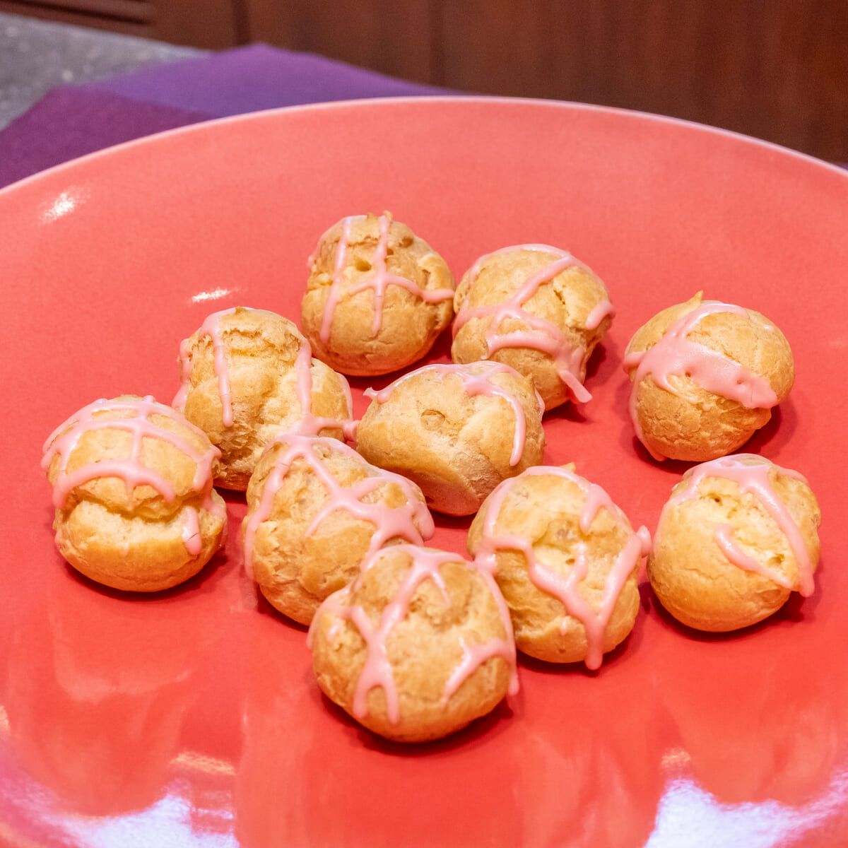 いちごのシュークリーム