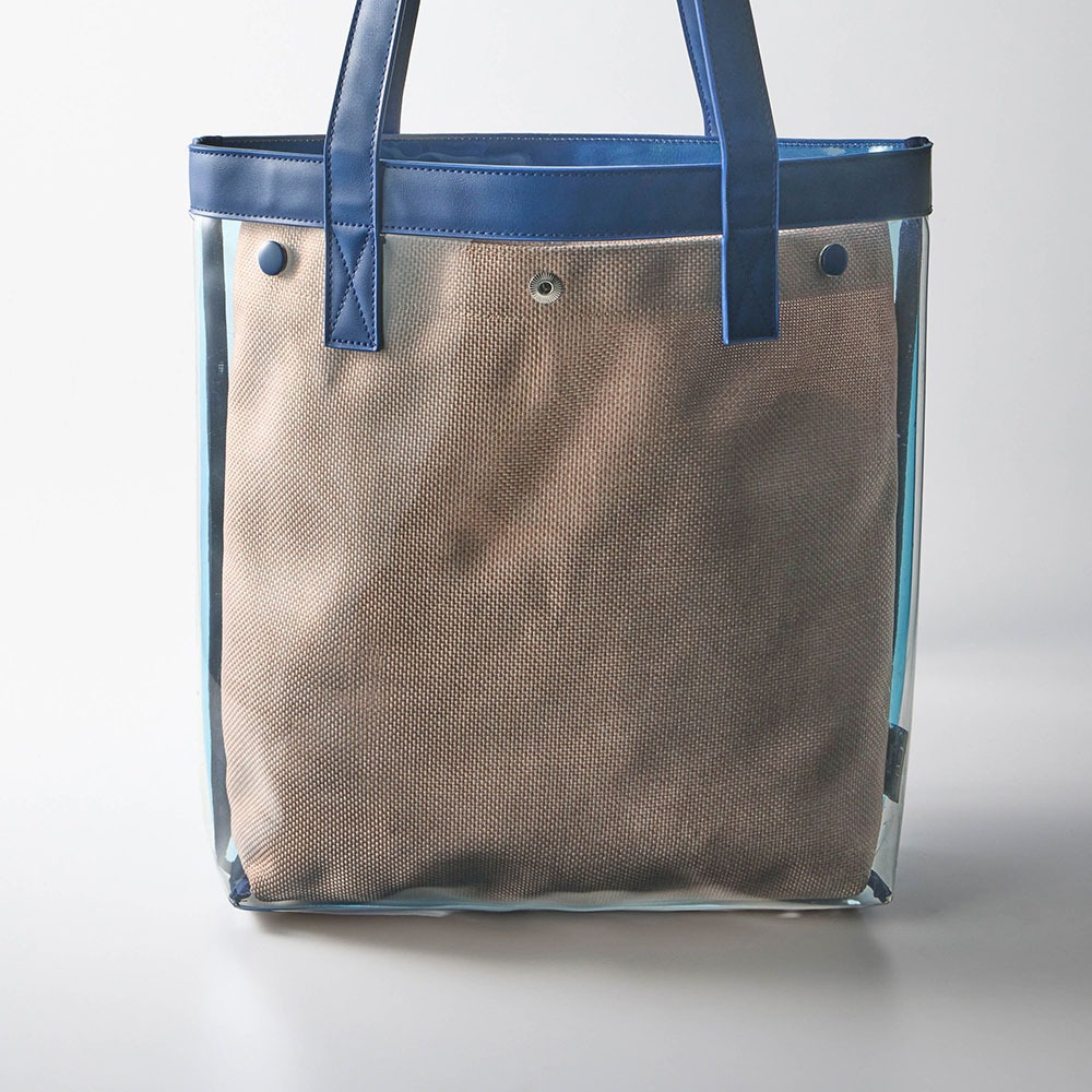 グッズが付けられるクリアトートバッグ　バックスタイル