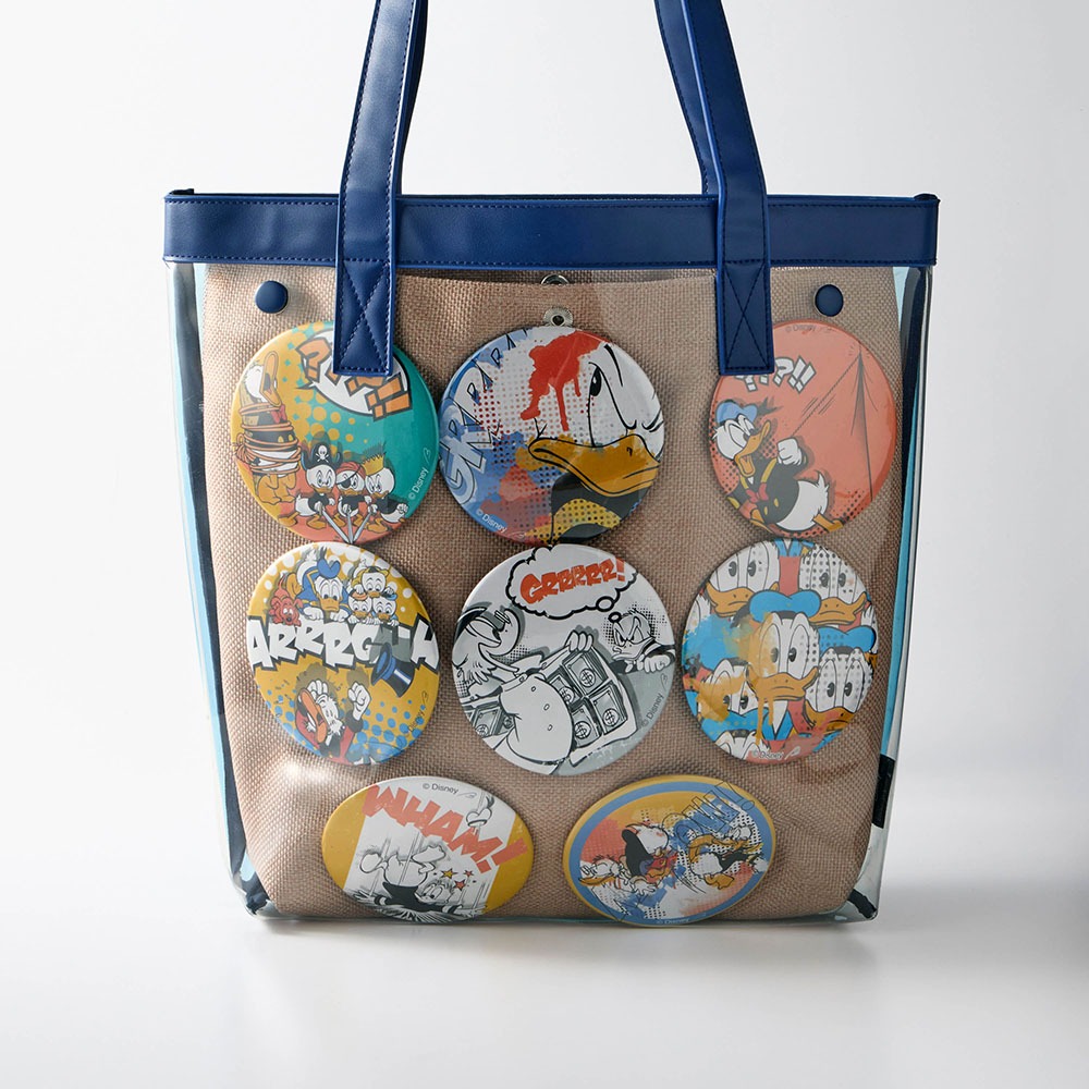 グッズが付けられるクリアトートバッグ　使用イメージ